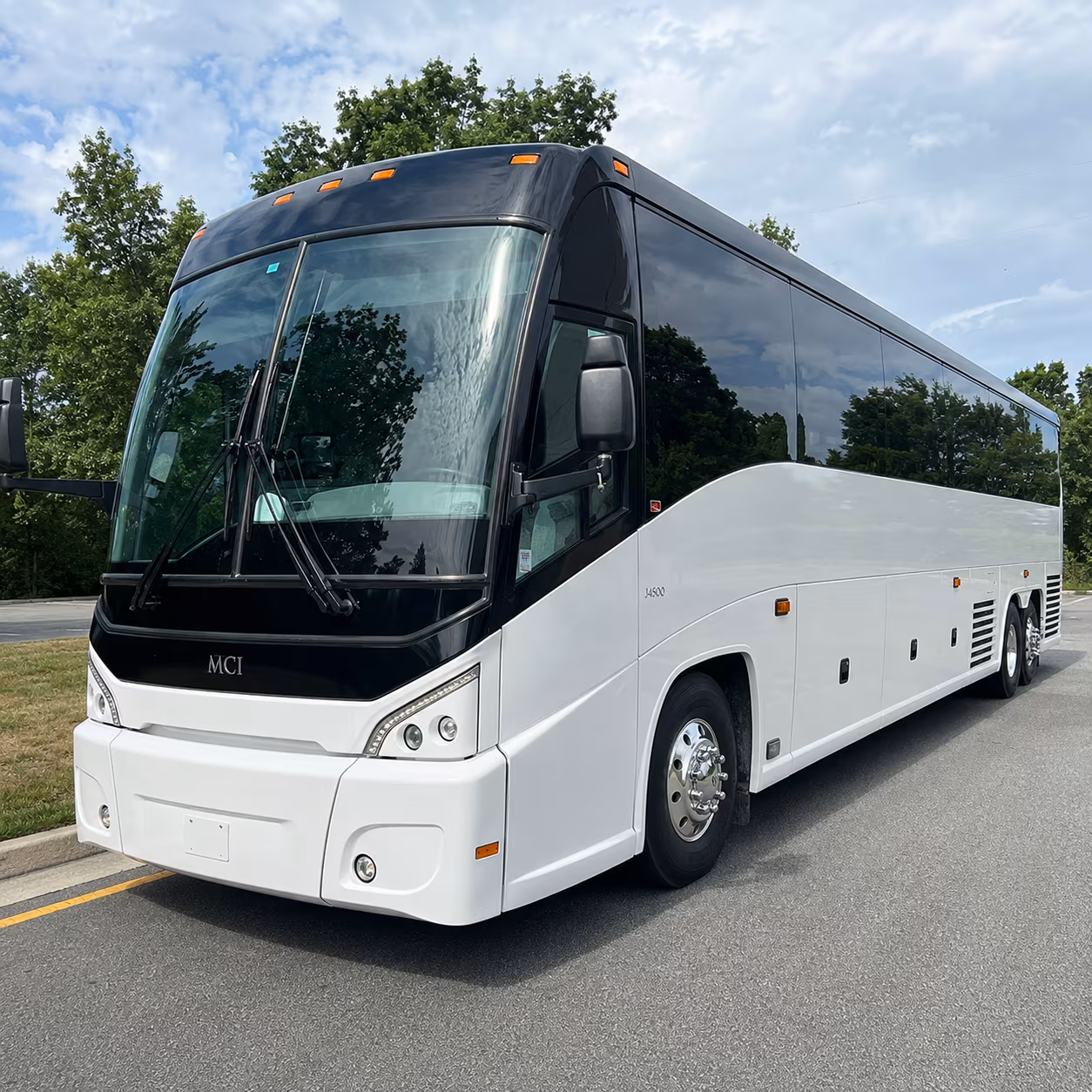 compare buses for general aviation pickups at pdk and lzu
