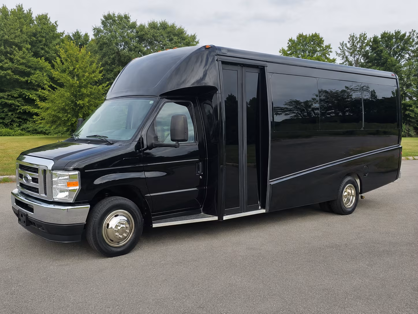 peachtree corners school group trip bus rentals in peachtree corners