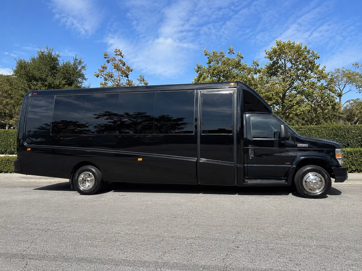 shuttle wedding guests between johns creek hotels and your venue with ease